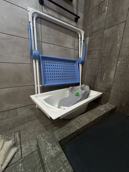 Banheira de bebê com trocador incluido