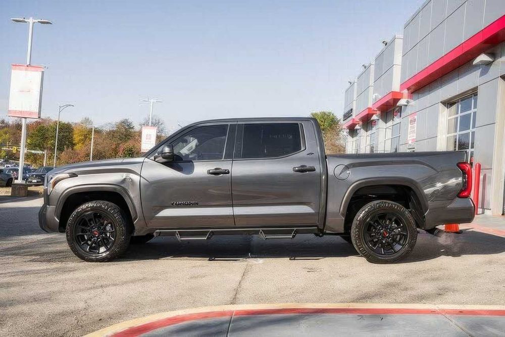 Toyota Tundra      2022