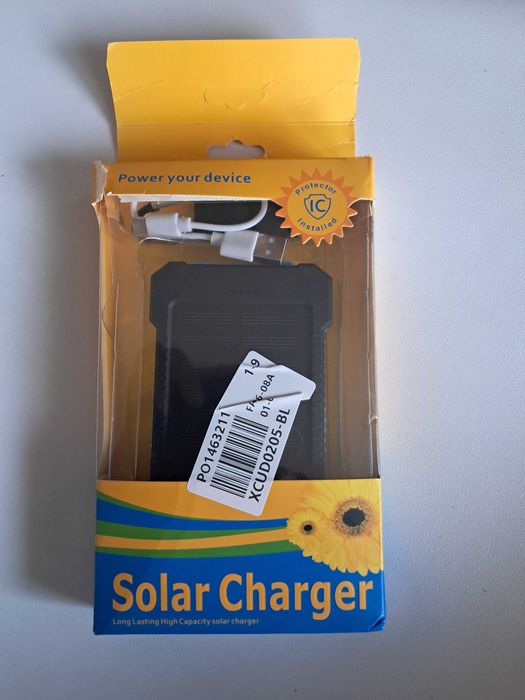 nowy power bank z ładowaniem solarnym i lampką, uszkodzone opakowanie