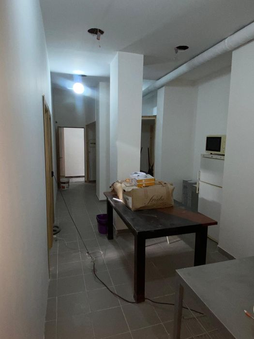 Aluga-se Armazem/Escritorio