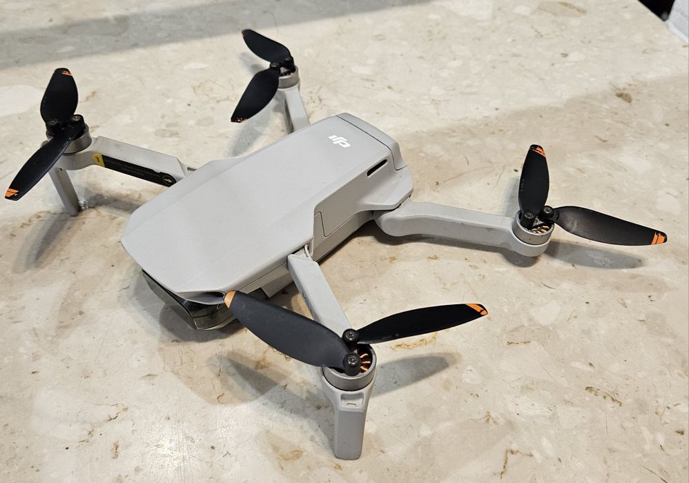 3540/25 Dron DJI Mini SE