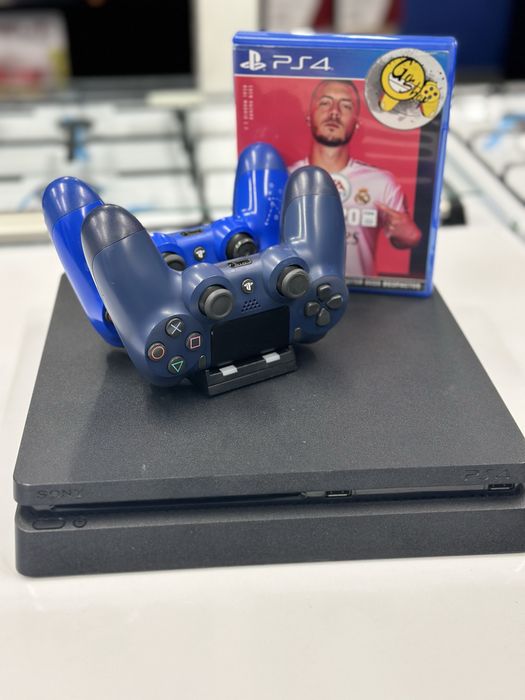 Продам PlayStation 4 Slim + FIFA 20