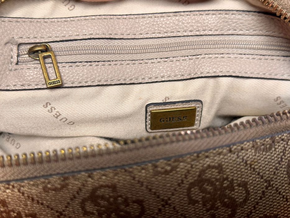 Жіноча сумочка крос-боді GUESS