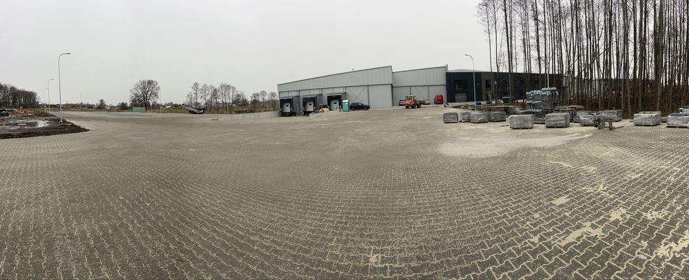 Układanie kostki brukowej przemysłowo