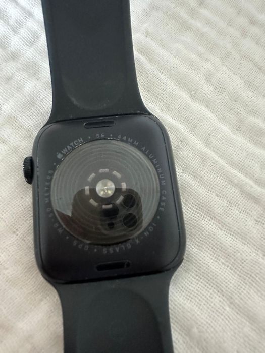 Apple Watch SE 2 generacji 44mm