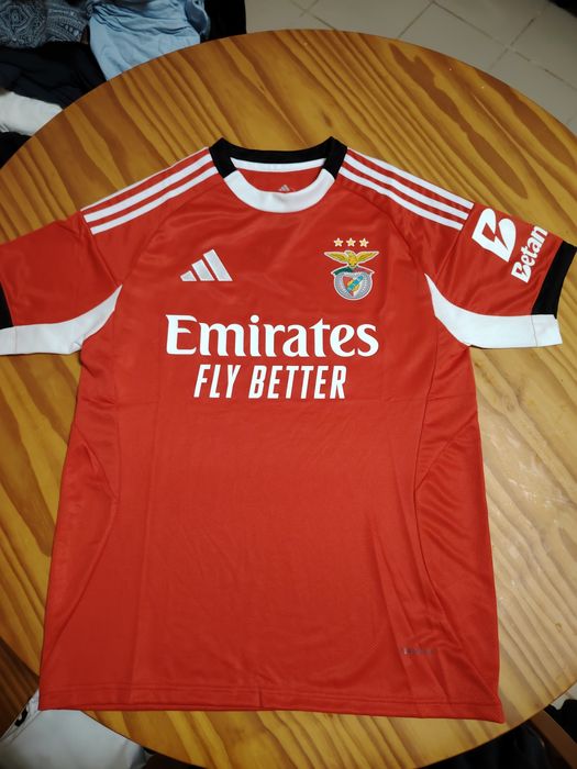 Camisa do Benfica 25/26 de ótima qualidade ainda com etiqueta