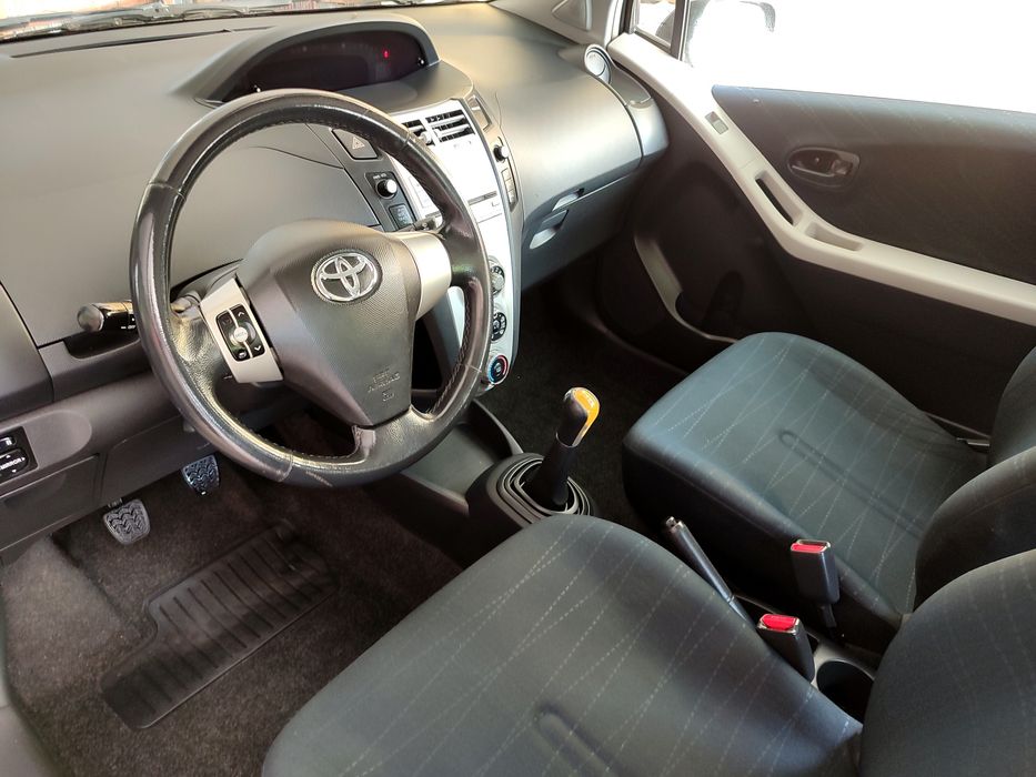 Toyota Yaris 1.0 gasolina com ar condicionado apenas 169 mil km