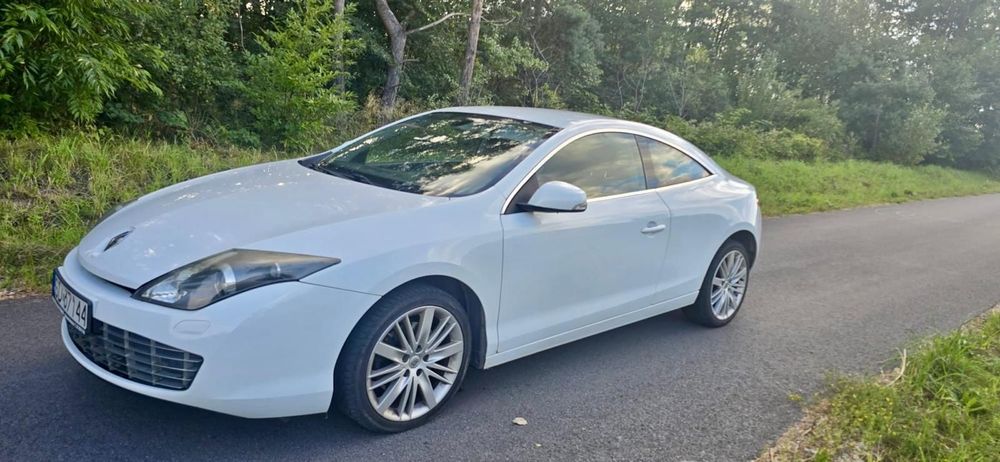 Renault Laguna Auto kupione w salonie, jestem pierwszym właścicielem.