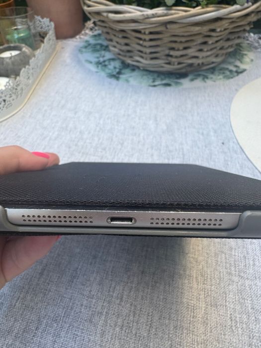 iPad Apple model MD543FD/A używany z etui