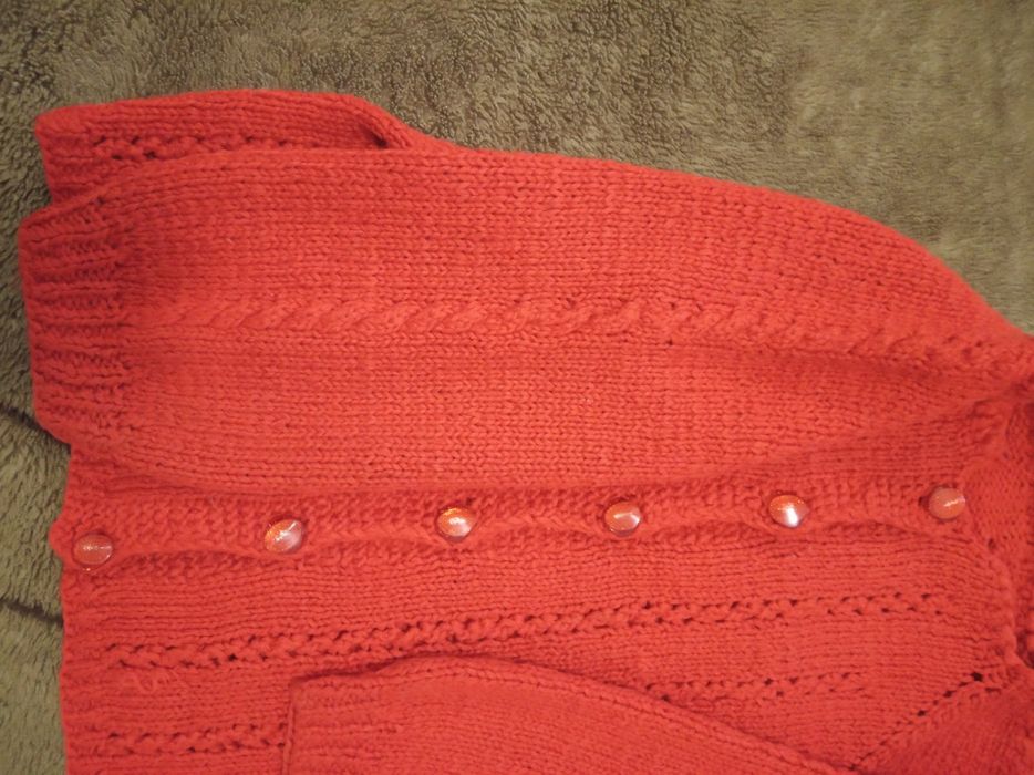 В'язана кофтинка