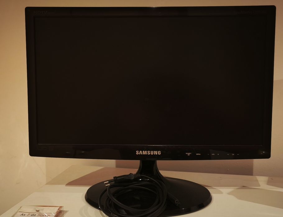 Monitor TV Samsung 19" LED HD - HDMI / VGA / USB - Modelo T19B300