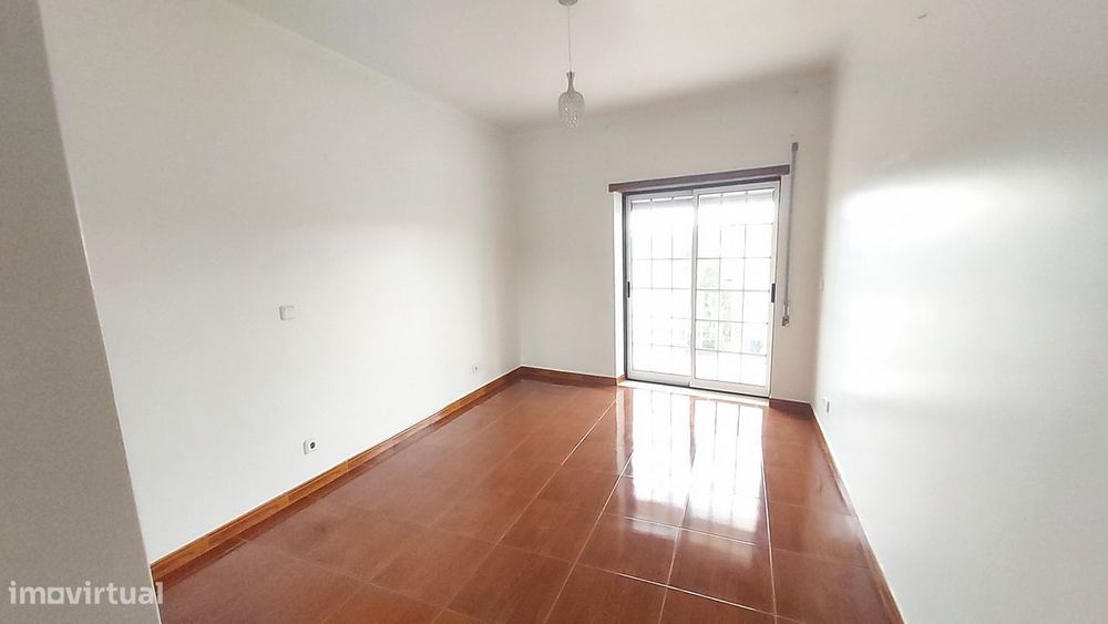 Apartamento T3 c/ garagem - centro de São Mamede - Próximo de Fátima