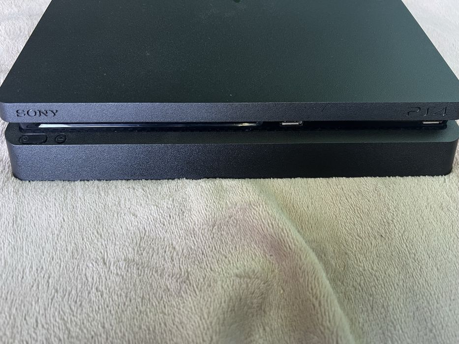 PS4 Slim 1tb + 2 джойстика