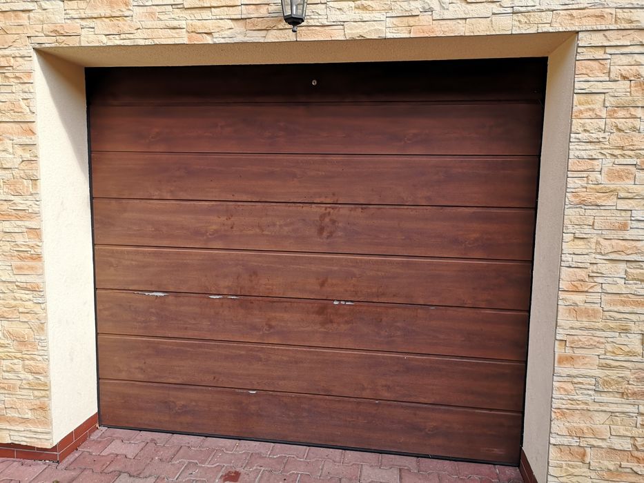Wymiana paneli w bramie garażowej. Brama garażowa renowacja panele