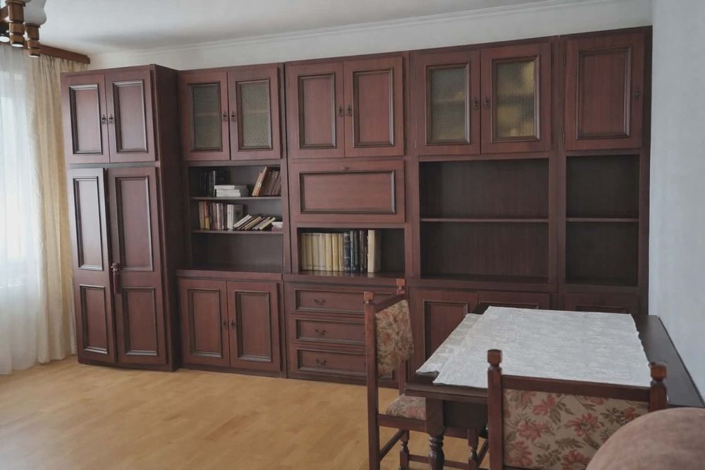 Regał całość + stół i krzesła