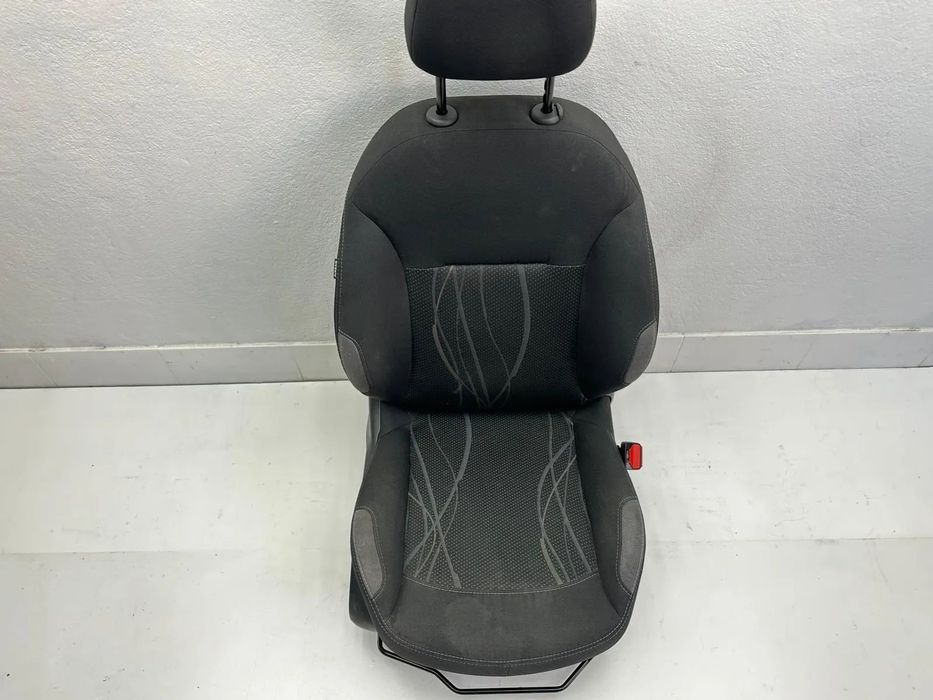 Conjunto Bancos - Peugeot 208 I (2016)