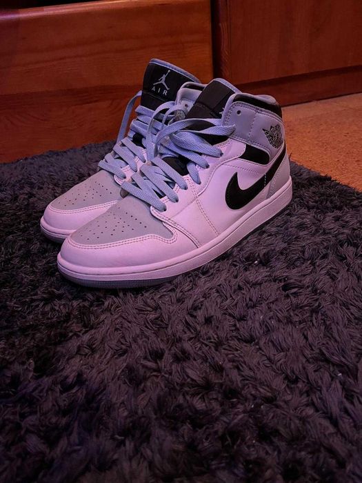 Nike Air Jordan 1 Mid "Ice Blue"