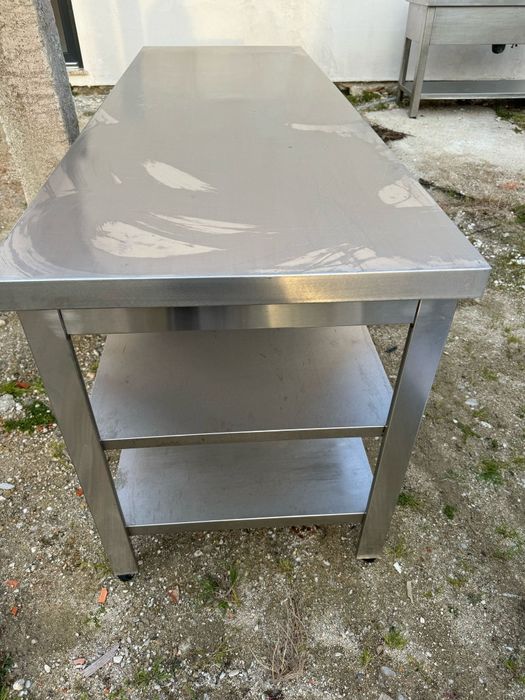 Bancada de apoio em inox para restauração