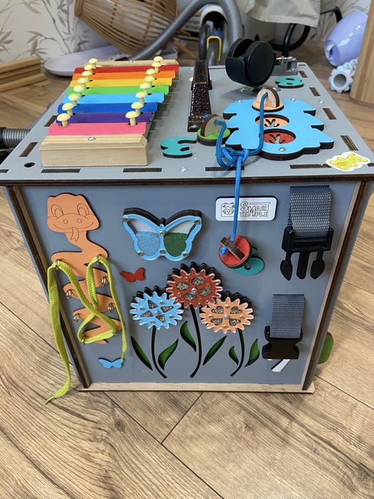 Бізікуб іграшка Бізікуб