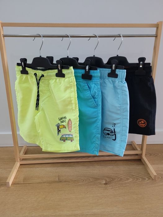 [185] Zestaw 4 szortów kąpielowych wszystkie w rozm. 110