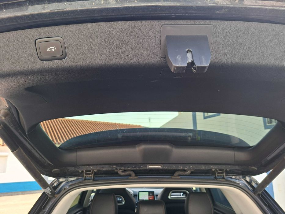 MG EHS luxury Plug In