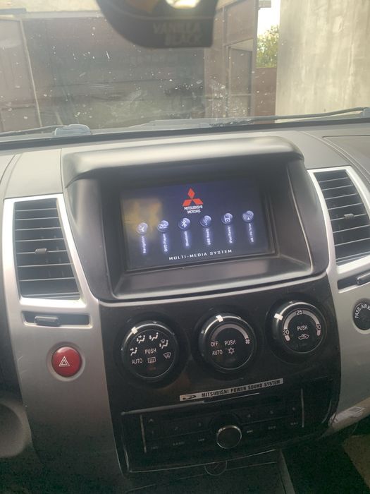 Продам машину Mitsubishi pajero sport