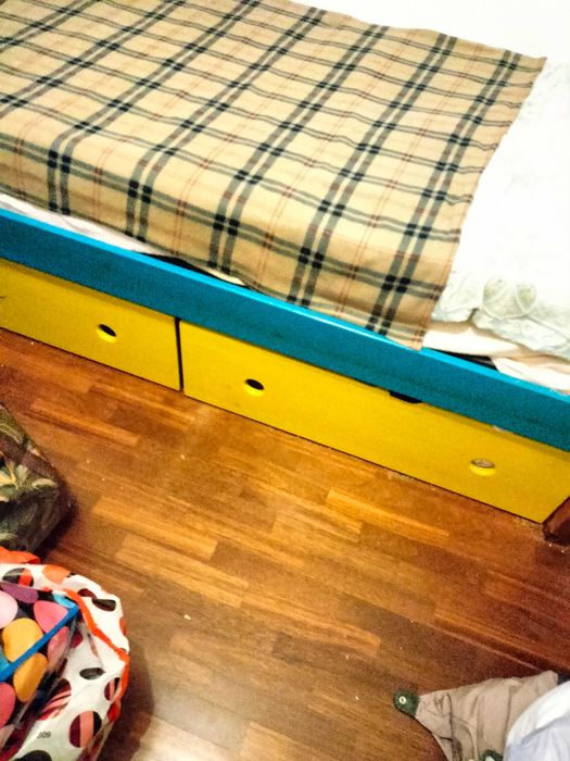 Venda de cama de solteiro com colchão incluído com dois gavetões muito espaçosos