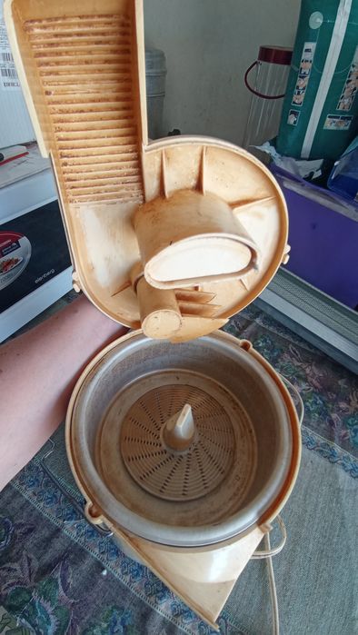 Продам б/в соковижималку часів СССР