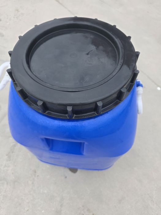 Sprzedam beczki 50l,kanistry, baniaki 20l