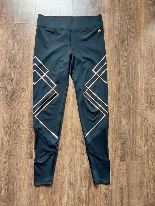 Czarne legginsy do ćwiczeń