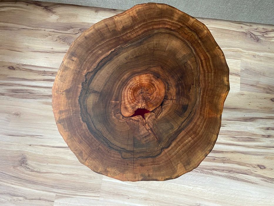 Stolik kawowy z drewna orzechowego