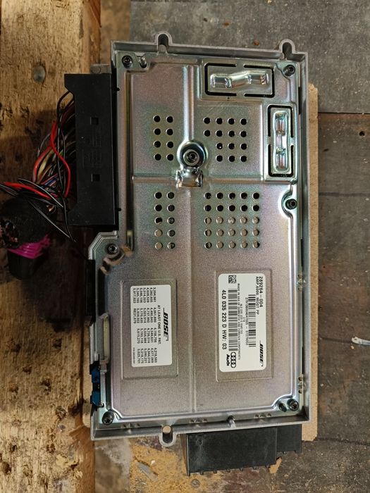Wzmocninacz BOSE Audi Q7 4L Stan bdb Sprawny Wysyłka