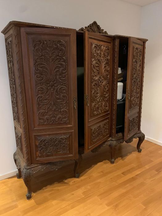 Armário/ Guarda Fatos Antigo em Madeira - Peça de Antiguidades