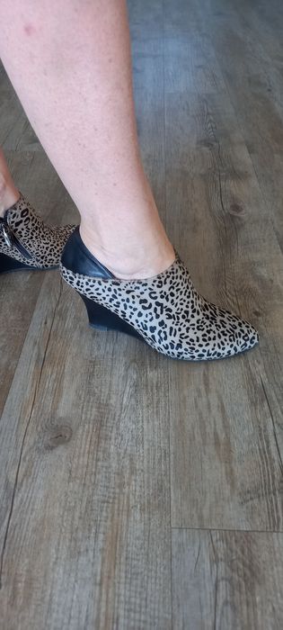 Ботильоны из натуральной кожи пони с анималистичным рисунком и замшевы