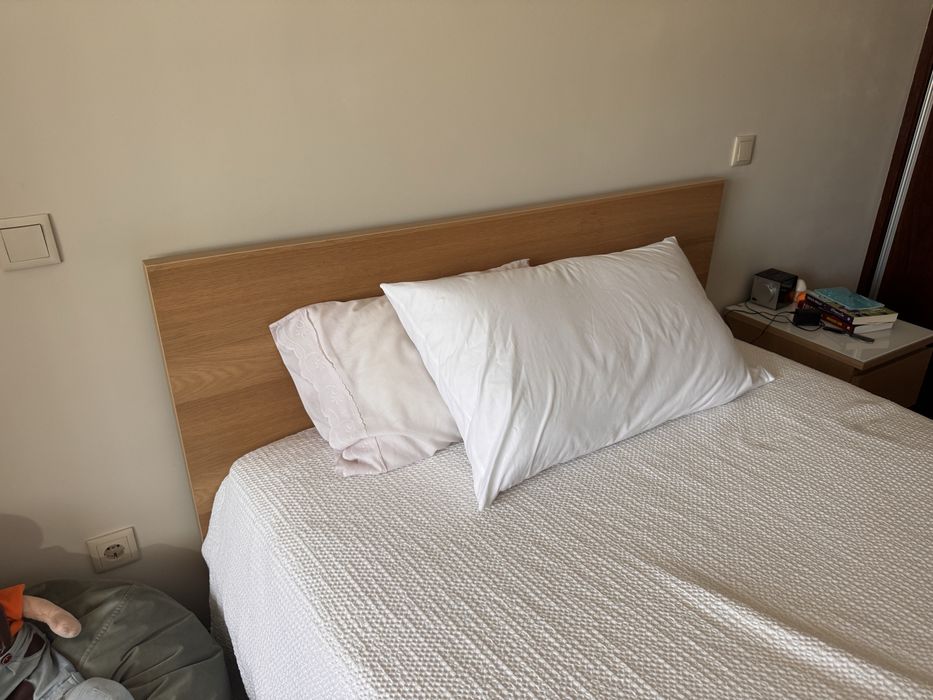 Cama + Mesinha de Cabeceira