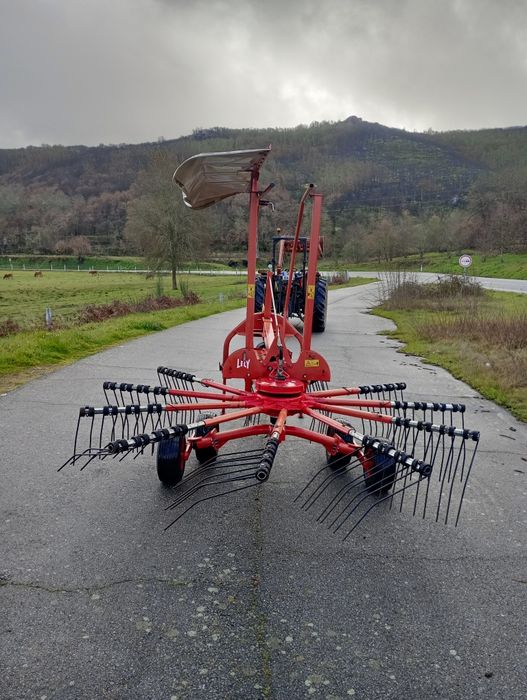 Juntador de feno Lely Welger Hibiscus 421