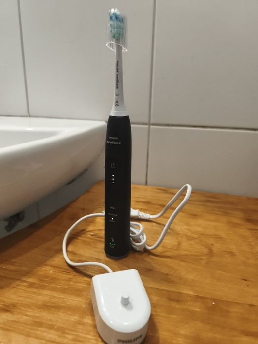 Szczoteczka Philips Sonicare 6500.