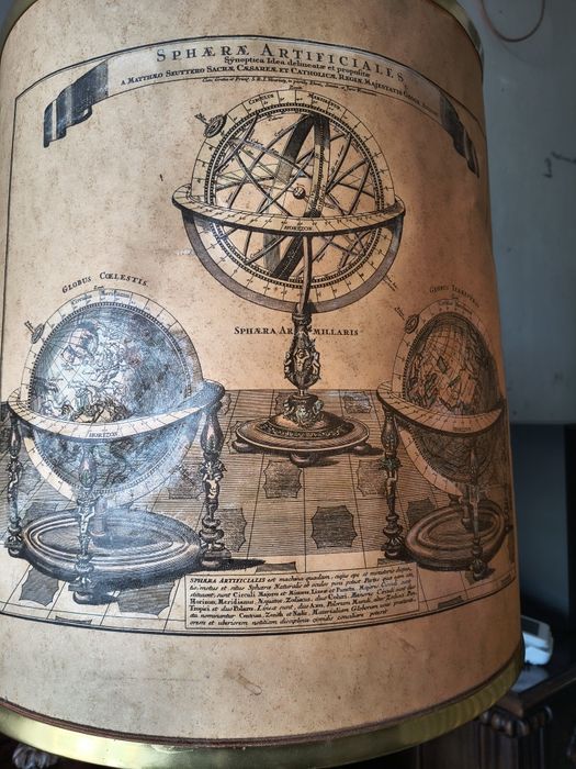 Lampa stojąca z drewna  orzechowego