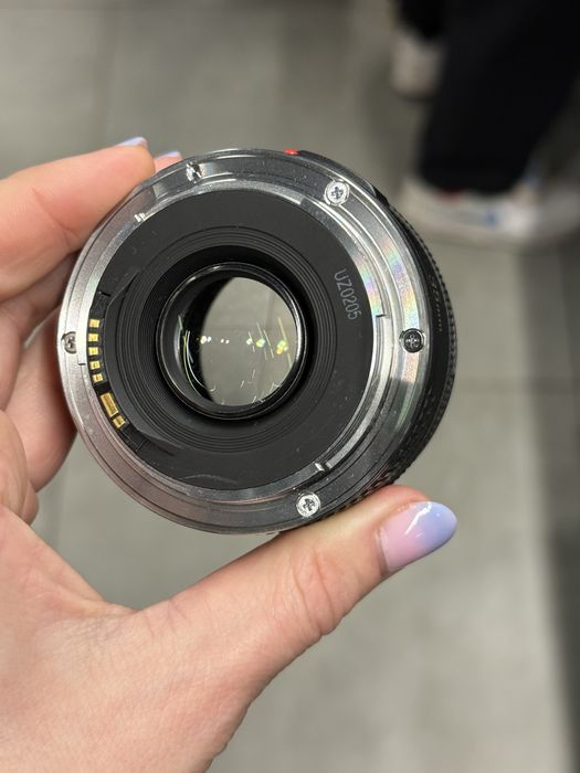 Обʼєктив Canon 35 mm 2.0