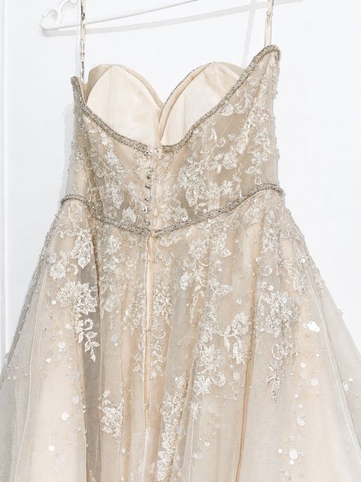Vestido de Noiva Princesa Luxo com Renda e Pedrarias – Tamanho M