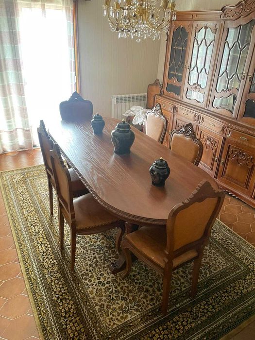 Conjunto de sala de jantar clássico em madeira – excelente estado