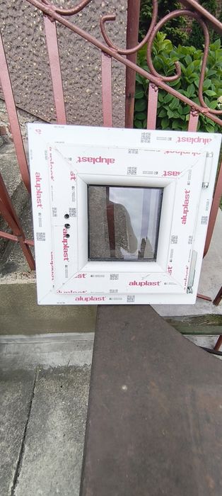 Okno Aluplast 2 szybowe szer 40.5x41.5 cm