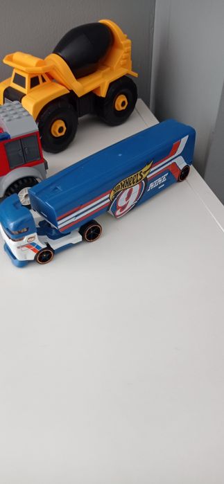 Zestaw zabawek LEGO, Hot Wheels betoniarka i helikopter