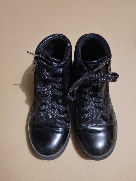 Весенние  ботинки на девочку  34 размери 21 см