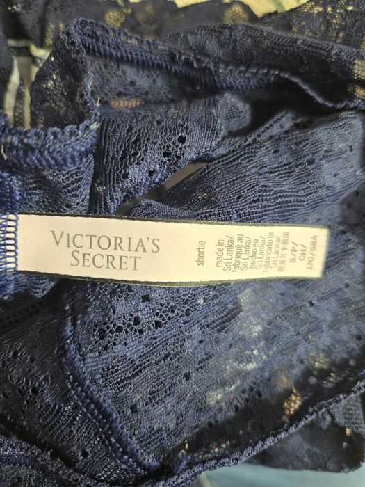Granatowe koronkowe majtki Victoria's Secret