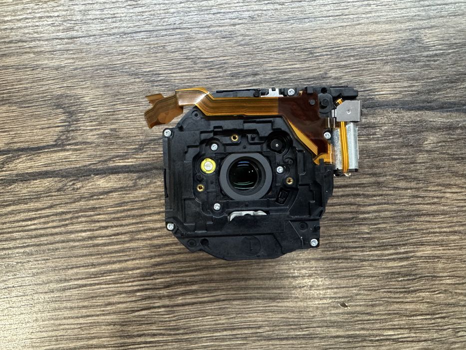 Обʼєктиви від камер Sony rx100 mark5 і Sony rx10