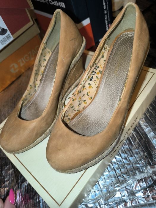 Buty damskie na koturnie używane
