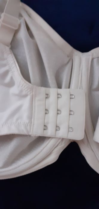 Biustonosz Triumph 95G + gratis