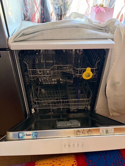 Máquina de lavar loiça Beko bdfn15430w