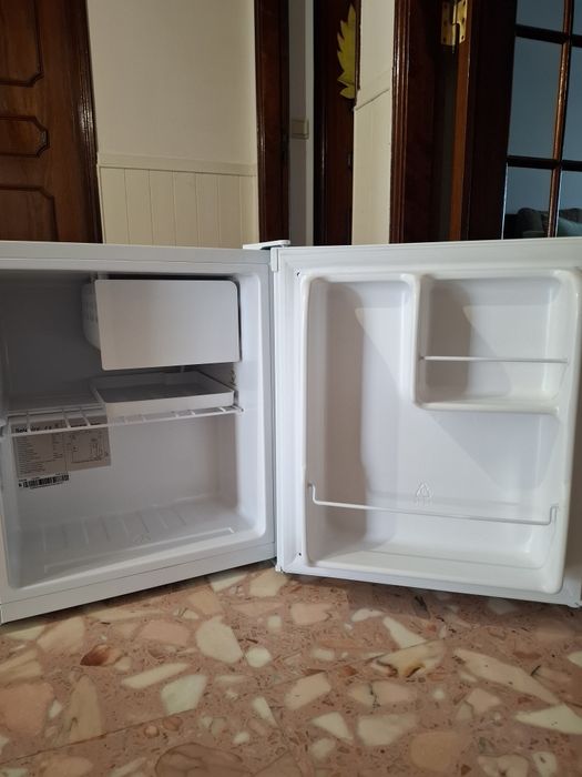 Frigorífico Selecline compacto – impecável e a funcionar na perfeição!